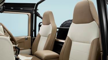 Land Rover Defender V8 Soft Top