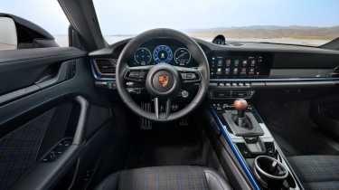 Porsche 911 992.2 Carrera T – interior