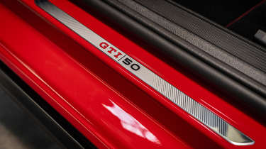 Volkswagen Golf GTI Edition 50 – sill 
