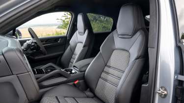 Porsche Cayenne GTS – seats