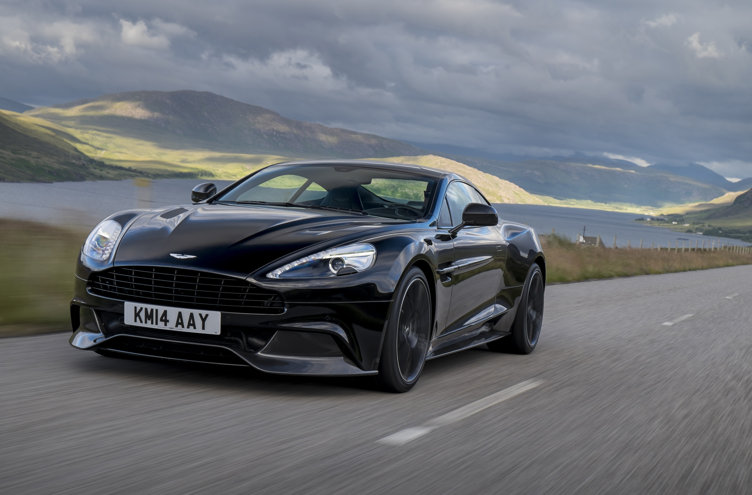 Aston Martin Vanquish 2022 Black Wallpaper