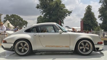 Singer 911 on the stand side