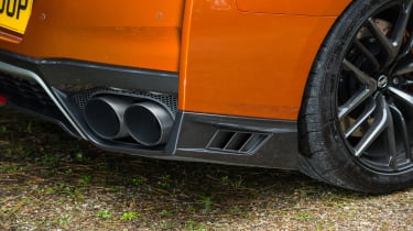 Nissan GT-R MY17 – exhausts
