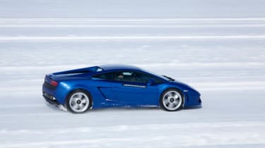 Video: Lamborghini Gallardo LP550-2 on ice
