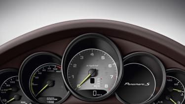 New Porsche Panamera S E-Hybrid dials displays