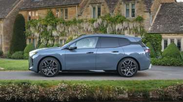 BMW iX 2025 – side