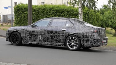 Next generation BMW 7-series spied – rear quarter