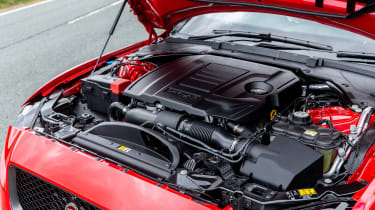 Jaguar XE 300 Sport - engine