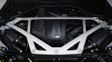 BMW M4 CSL – engine brace