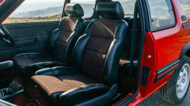 Peugeot 205 GTI – interior