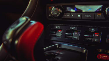 Nissan GT-R Nismo – controls
