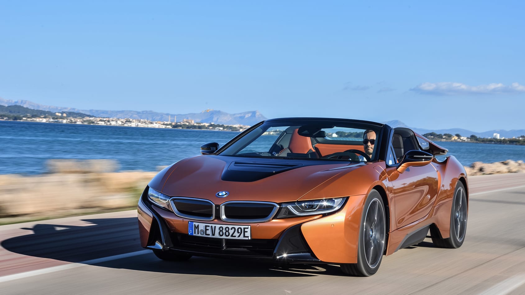 BMW i8 Roadster - pictures | Evo