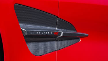 Aston Martin Vanquish – side vent