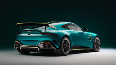 Aston Martin Vantage GT4 – rear