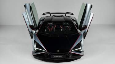 Lamborghini Revuelto SV
