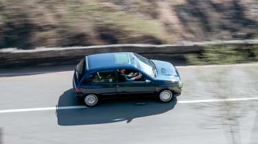 Renault Clio 16V – side