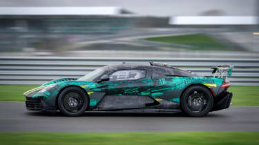 Aston Martin Valhalla panning