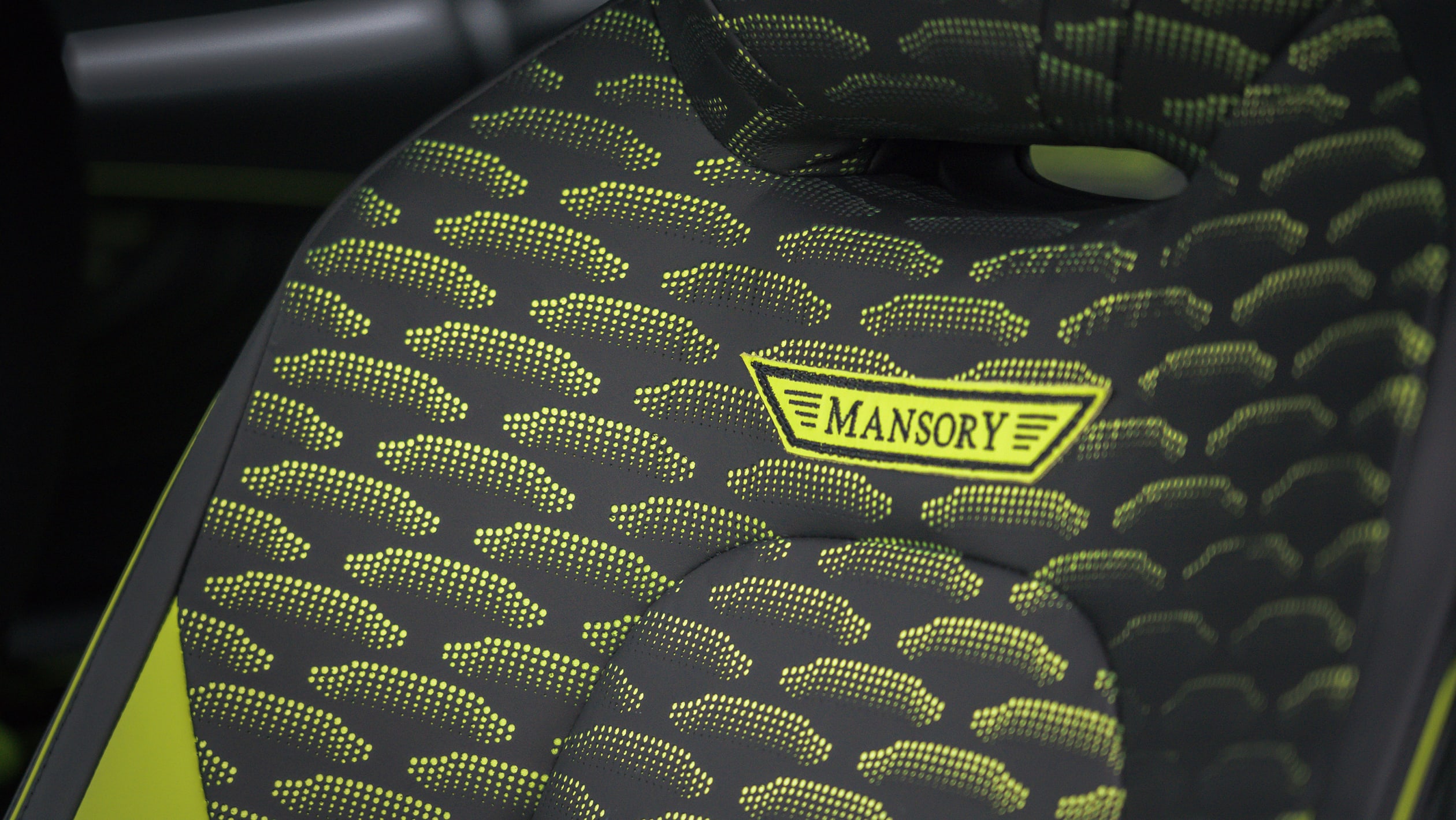 Mansory%20Aston%20Martin%20DBX-10.jpg