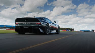 Aston Martin Victor – rear tracking