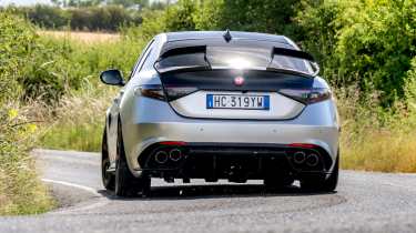Alfa Romeo Giulia Quadrifoglio Luna Rossa