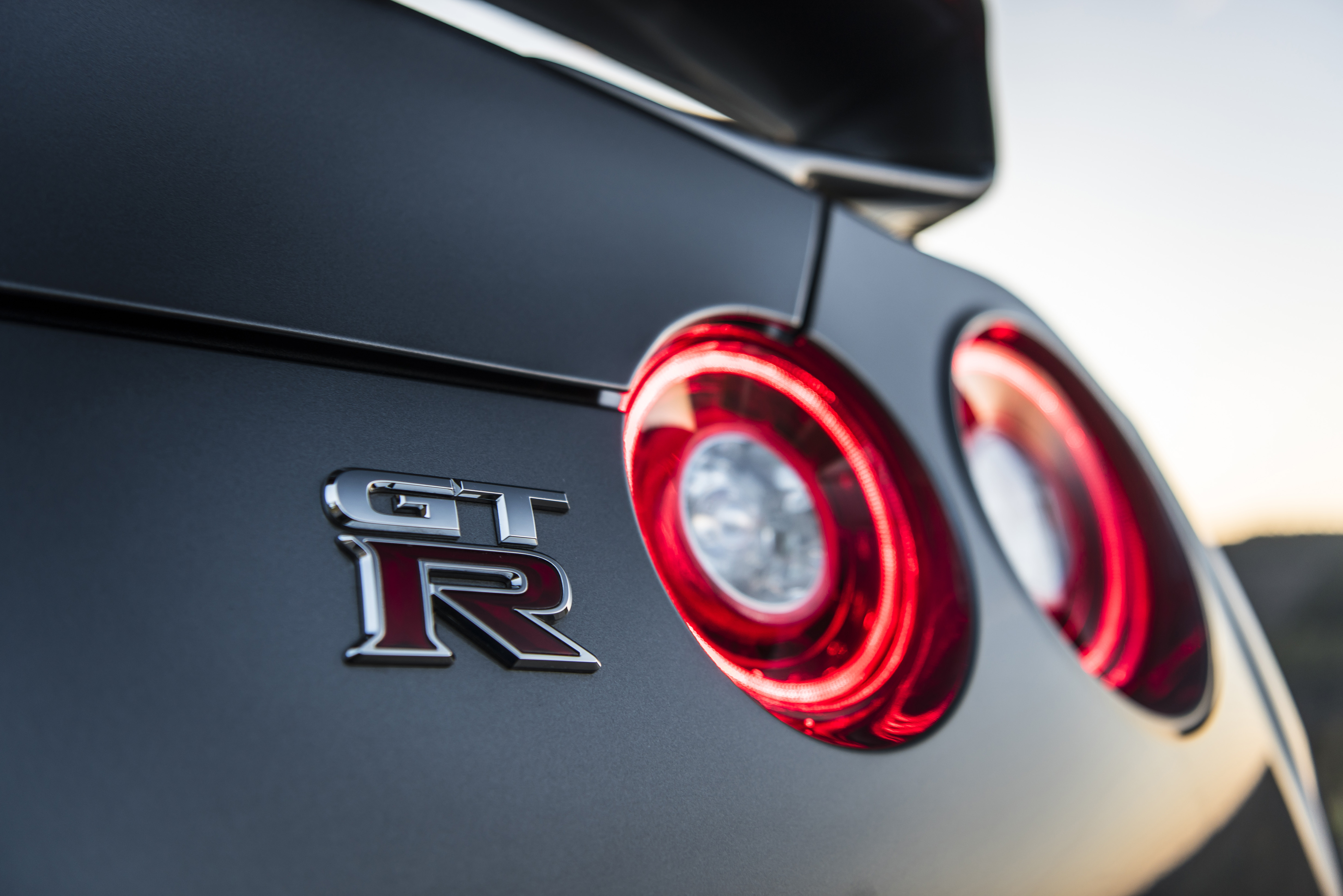 17 Nissan Gt R Review Prices Specs And 0 60 Time Evo