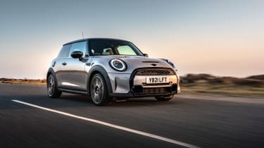 Mini Cooper S 2022 – front tracking