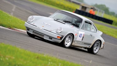 Porsche 911 on track, Tour Britannia