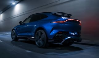 Aston Martin DBX707 – rear tracking
