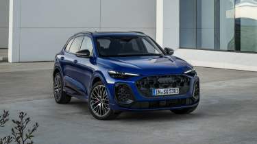 Audi SQ5 parked front three-quarter