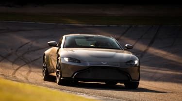 Aston Martin Vantage - silver tracking 