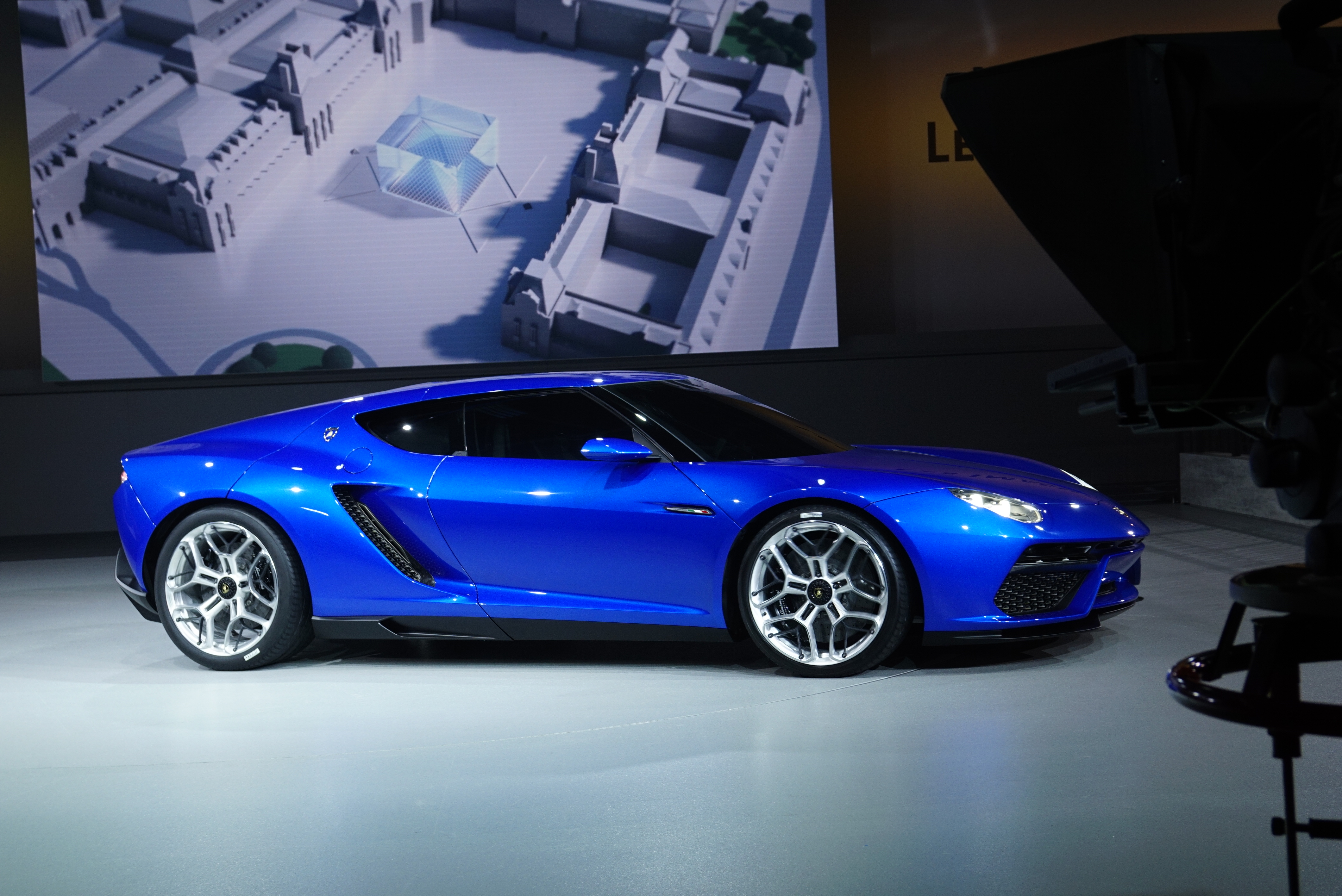 Lamborghini Asterion LPI 910-4 video: Paris motor show 2014 | evo