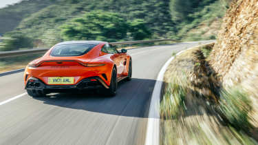 Aston Martin Vantage 2024 road