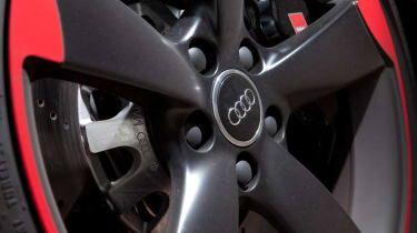 Audi RS3 Sportback v Volvo C30 Polestar drag race video