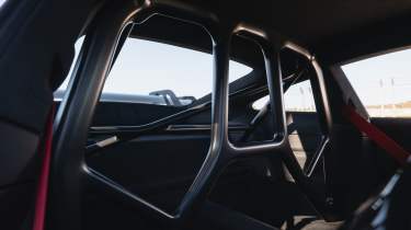 2025 Porsche 911 GT3 roll cage