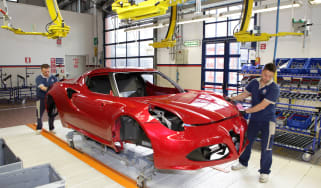 Alfa Romeo 4C: tech rundown and video production line