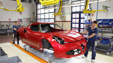 Alfa Romeo 4C: tech rundown and video production line