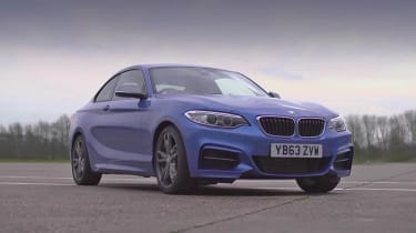 BMW M235i: drag race video