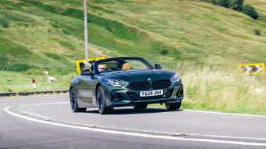 BMW Z4 M40i Handschalter v Toyota Supra – front