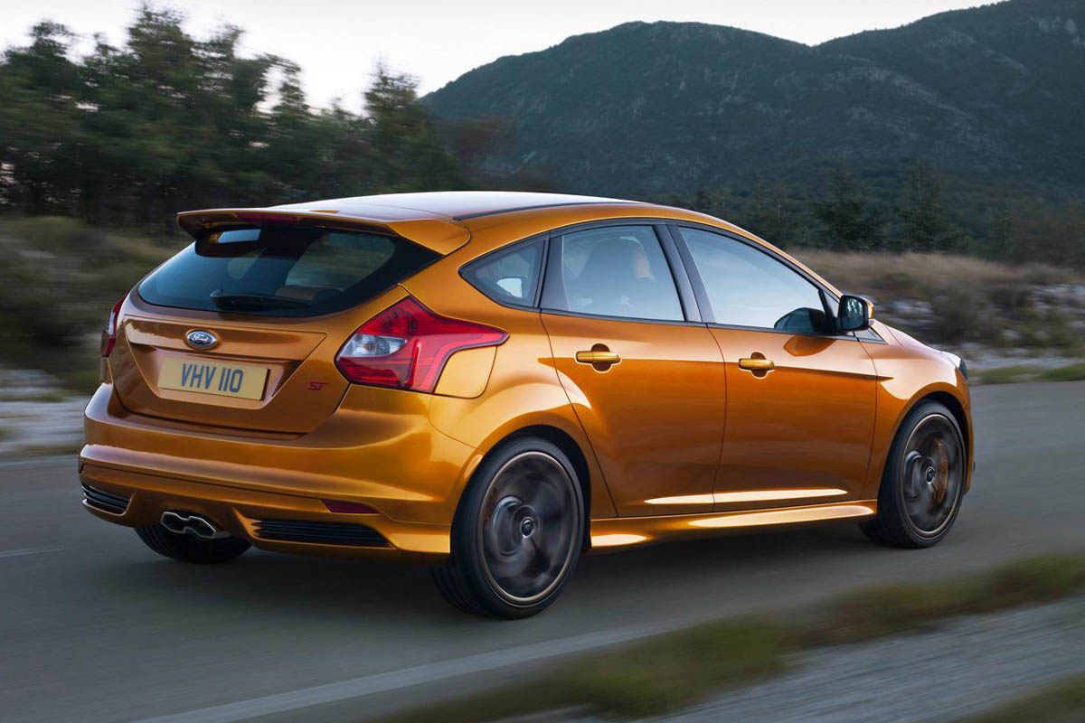 Paris video: Ford Focus ST hot hatchback | evo