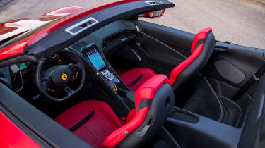 Ferrari Roma Spider – seat