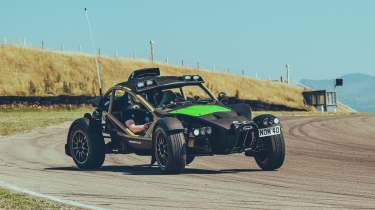 Ariel Atom 4R v Ariel Nomad 2 