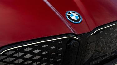 BMW iX2 xDrive 30 – badge