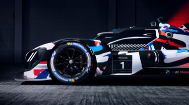 BMW M V8 Hybrid – front wheel