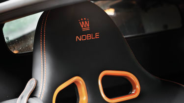Noble M600 black leather seat