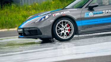 Falken Azenis RS820 