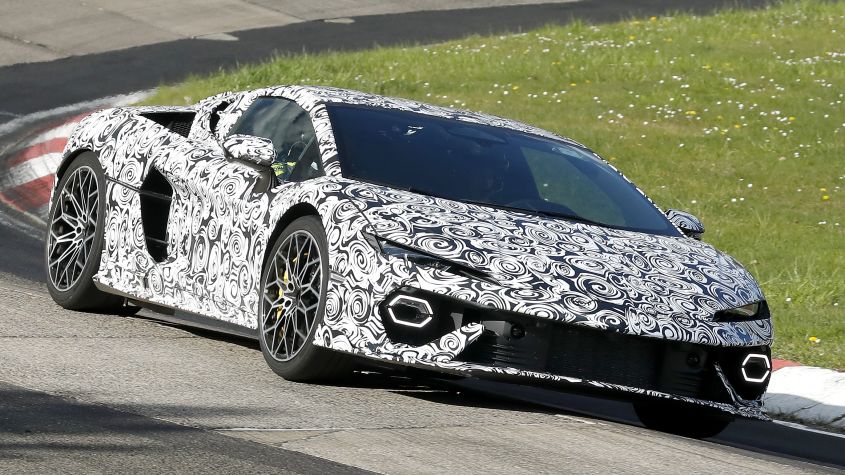 ランボルギーニ テメラリオ スパイダーがスパイショット – フェラーリ296 GTSのオープンモデルのライバル出現