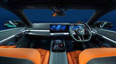 BMW M5 Touring – interior