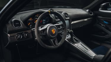 Porsche Cayman GT4 RS – dark cabin