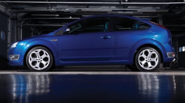 Ford Focus ST blue, side profile
