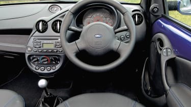 Ford SportKa – interior